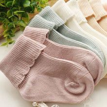 Load image into Gallery viewer, Frill Socks
