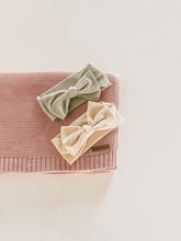 Load image into Gallery viewer, Knit Blanket
